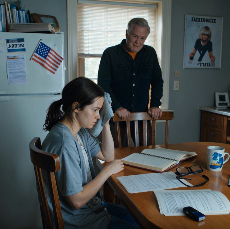 „Twoja przyszłość? To jakiś żart” – powiedział tata, a potem roztrzaskał mi laptop o głowę, tuż przed moją rozprawą dyplomową. „Nie zasługujesz na przyszłość – jesteś tylko pijawką” – zaśmiała się mama, a oni nie mieli pojęcia, co zrobię dalej.