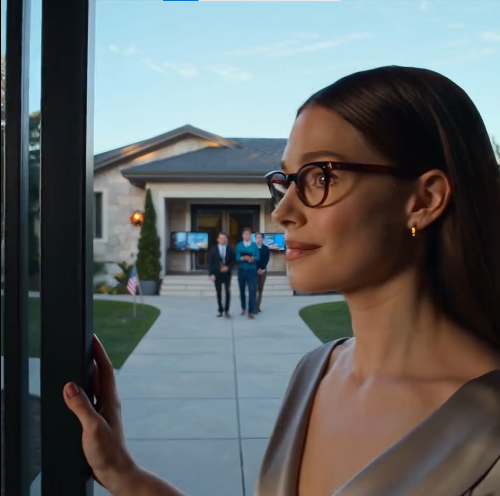 Moja rodzina wykluczała mnie z każdego zjazdu rodzinnego, bo byłam „zbyt niezręczna i krępująca”. Dlatego nie zaprosiłam ich na ślub z założycielem firmy technologicznej. Ale kiedy moje zdjęcie znalazło się na okładkach wszystkich magazynów biznesowych, pojawili się przed drzwiami wejściowymi do mojej nowej rezydencji. BYŁO NA TO DUŻO ZA PÓŹNO.