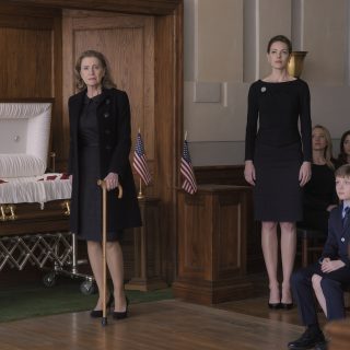 Na mszy żałobnej mojego syna usłyszałam, jak moja synowa mówiła swoim przyjaciółkom: „Teraz w końcu mogę mieć trochę dystansu” i że powinnam trafić do ośrodka opieki wspomaganej. Ale kiedy przeczytałam testament… W KOŃCU ODEJŚCIAŁA.