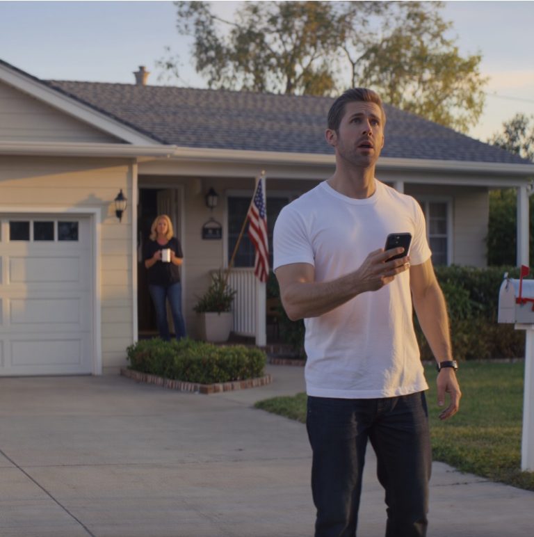O 3 nad ranem moja młodsza siostra zabrała mi kluczyki bez mojej zgody; następnego ranka mój nowy SUV zniknął, a potem pojawiło się zdjęcie, które zaparło dech w piersiach całej rodzinie — mama mimo to warknęła: „Nie oskarżaj swojej siostry…”. Nie sprzeciwiałam się, bo samo dokładne przyjrzenie się KLUCZYKOM wywracało wszystko do góry nogami.