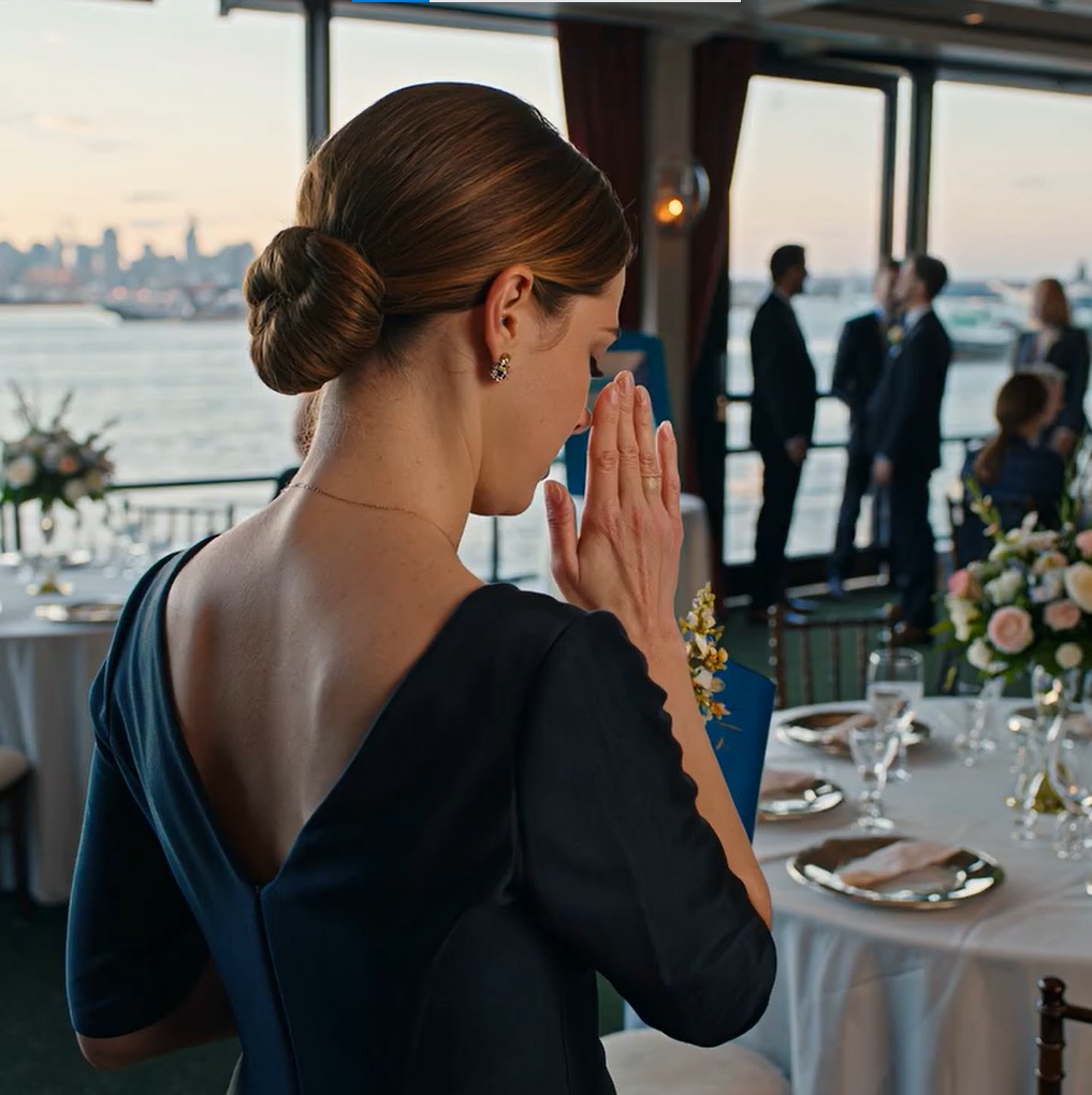 Przyszedłem na próbę obiadu mojego syna — jego narzeczona nachyliła się i szepnęła: „Po jutrzejszym dniu masz się odsunąć”.