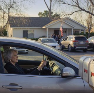 Kiedy zapytałam, o której godzinie odbędzie się ślub mojego syna, synowa zamarła, jakby mnie oceniała, po czym powiedziała: „Och… już to robiliśmy wczoraj. Zaprosiliśmy tylko wyjątkowe osoby”, a tydzień później zadzwoniła w sprawie czynszu, jakby moje serce nigdy nie pękło.