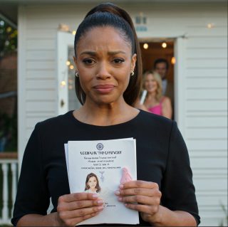 Moja siostra przeniosła parapetówkę na ten sam dzień, co pogrzeb mojej córki, nazywając to „drobnym wydarzeniem”, a nasi rodzice bronili jej, jakbym to ja był nierozsądny. Kiedy mnie zobaczyli następnym razem, było już za późno.