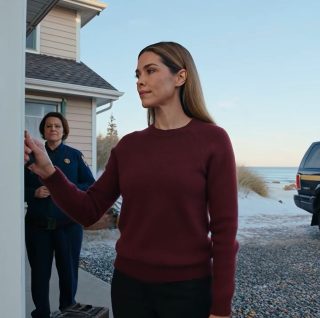 Przez 15 lat, co roku na Boże Narodzenie, moja rodzina „zapominała” powiedzieć mi o tym spotkaniu. Zawsze dowiadywałam się o tym ze zdjęć na Instagramie. W zeszłym roku odziedziczyłam po babci dom na plaży – ten sam, w którym spędzają święta. W grudniu, kiedy pojawiło się 23 krewnych, czekałam w drzwiach z SZERYFEM I…