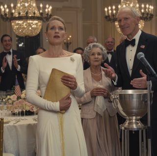 W dniu mojego ślubu mój ojciec zanurzył starą książeczkę oszczędnościową mojej babci w lodzie szampana i oznajmił: „Śmieci należą do śmieci”.