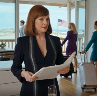 Po tym, jak sprzedałem firmę, kupiłem wymarzony dom na plaży, aby się zrelaksować. Pierwszej nocy zadzwonił mój syn: „Przenieście się do pokoju gościnnego, przyjeżdżamy z całą rodziną mojej żony. Jeśli się nie spodoba, słyszałem, że niedaleko jest dom opieki”. Byłem bez słowa, więc przygotowałem niespodziankę na ich przybycie. – Wiadomości