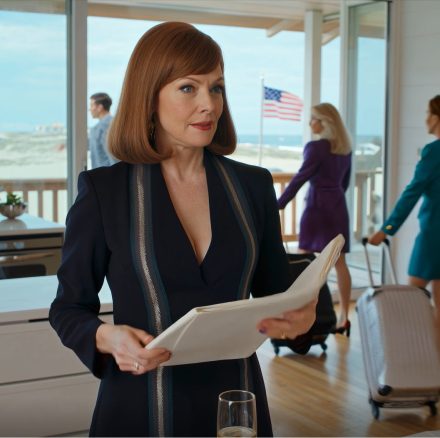 Po tym, jak sprzedałem firmę, kupiłem wymarzony dom na plaży, aby się zrelaksować. Pierwszej nocy zadzwonił mój syn: „Przenieście się do pokoju gościnnego, przyjeżdżamy z całą rodziną mojej żony. Jeśli się nie spodoba, słyszałem, że niedaleko jest dom opieki”. Byłem bez słowa, więc przygotowałem niespodziankę na ich przybycie. – Wiadomości