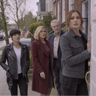 Moi rodzice wyrzucili mnie z domu w moje urodziny, a moje rzeczy piętrzyły się na ganku. Nie powiedziałem ani słowa – po prostu wyszedłem. Lata później kupiłem własny dom. Wtedy się pojawili i powiedzieli: „To majątek rodzinny”.