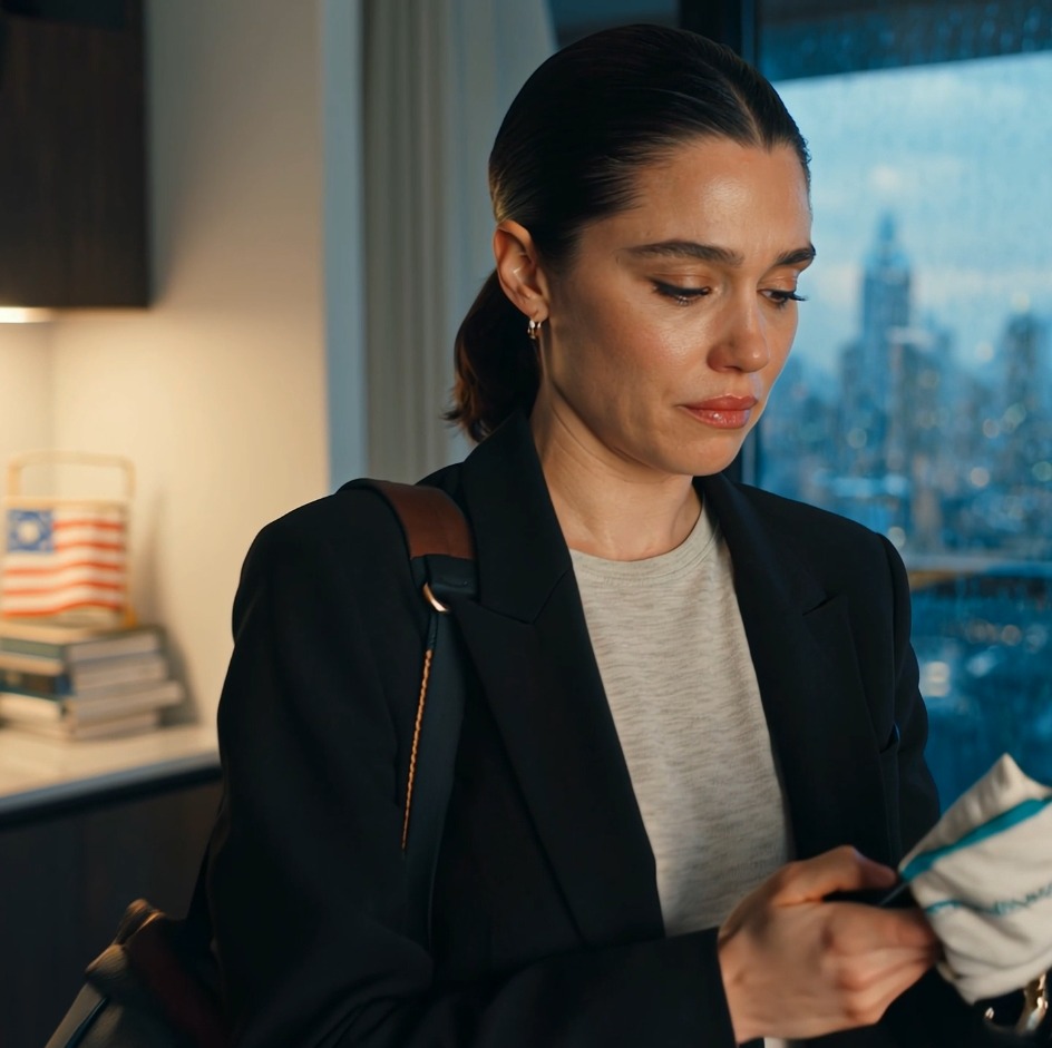 Mój mąż powiedział, że jedzie do Toronto na dwuletni staż. Pożegnałam go ze łzami w oczach. Ale gdy tylko wróciłam do domu, przelałam całe 650 000 dolarów z naszych oszczędności i wniosłam pozew o rozwód.