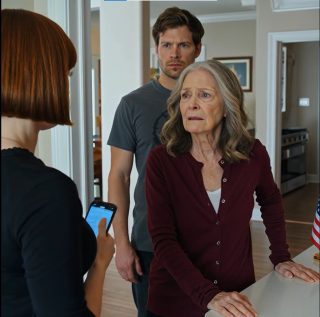 Moja córka zmarła lata temu. Od tamtej pory wysyłałam jej mężowi 900 dolarów miesięcznie – powtarzając sobie, że to na opiekę nad wnuczką, na utrzymanie stabilności, na kontynuację życia, którego moja córka nigdy nie skończyła. Aż pewnego dnia zraniłam się w nogę i poszłam do nich; ból nagle uderzył, więc poprosiłam zięcia, żeby pomógł mi skorzystać z łazienki. Kobieta, która z nim mieszkała, warknęła: „Twoje ręce wciąż działają. Jeśli dasz radę, to dawaj”. Zięć po prostu tam stał… w milczeniu. Zacisnęłam zęby, zmusiłam się do wstania i poszłam sama, ale w tym momencie coś we mnie się zmieniło – cicho, zdecydowanie. Tej nocy zadzwoniłam do mojego prawnika. Trzy dni później pieniądze przestały napływać… a wraz z nimi zniknęło ich poczucie „kontroli”. Historia rodzinna.