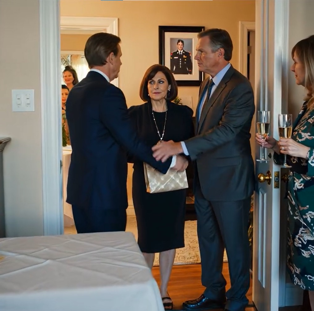 „Teściowie twojego brata należą do elity – narobisz nam wstydu. Nie psuj tego” – powiedział tata, zabraniając mi pójścia na zaręczyny brata z dziedziczką fortuny milionerki… Dopóki teściowie nie rozpoznali mnie na oprawionej fotografii i… nie wrzasnęli mojego imienia.