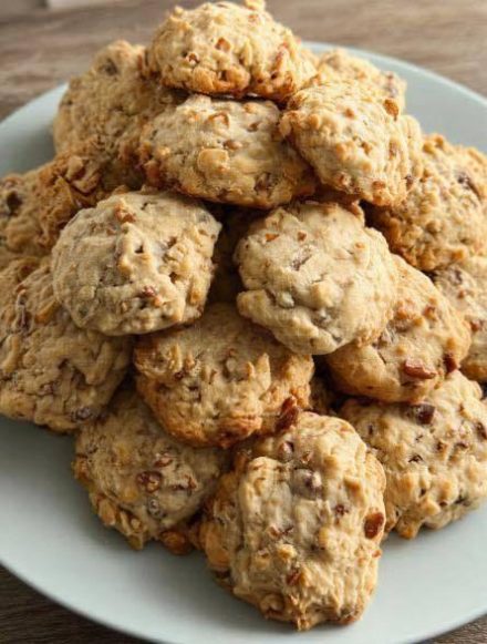 O mój Boże! Szukałam tego przepisu od lat. Moja mama często je robiła, a ja zgubiłam jej przepis. Bardzo dziękuję! Zawsze nazywała je „Michigan rocks”. Pełny przepis