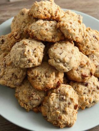 O mój Boże! Szukałam tego przepisu od lat. Moja mama często je robiła, a ja zgubiłam jej przepis. Bardzo dziękuję! Zawsze nazywała je „Michigan rocks”. Pełny przepis