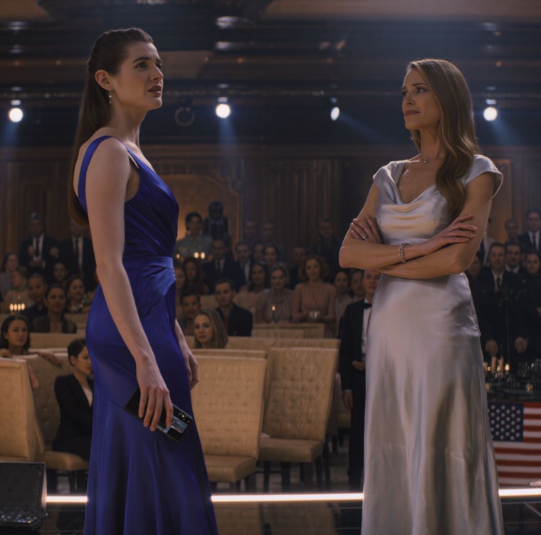 Moja siostra przypadkowo wysłała mi wiadomość głosową przeznaczoną dla naszej mamy — kiedy usłyszałam, jak kpi z mojej „małej” firmy, przyznaje, że tylko udaje, że mnie wspiera, i sprowadza pracę mojego życia do rodzinnego żartu, następnego ranka cicho spakowałam swoje rzeczy, wyszłam z jej biura i zamieniłam lata siostrzanej lojalności w spokojny, przemyślany plan, aby w końcu stanąć w swojej obronie przed wszystkimi, których szanuje