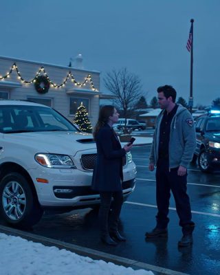 Wróciłem do domu i odkryłem, że mój SUV za 60 tysięcy dolarów zniknął. Tata się roześmiał: „Daliśmy go Lucasowi, on jest głową rodziny”. Nie krzyczałem. Zapytałem tylko: „Czy on nadal ma to zawieszone prawo jazdy?”. POTEM WYBIERZIŁEM 911.