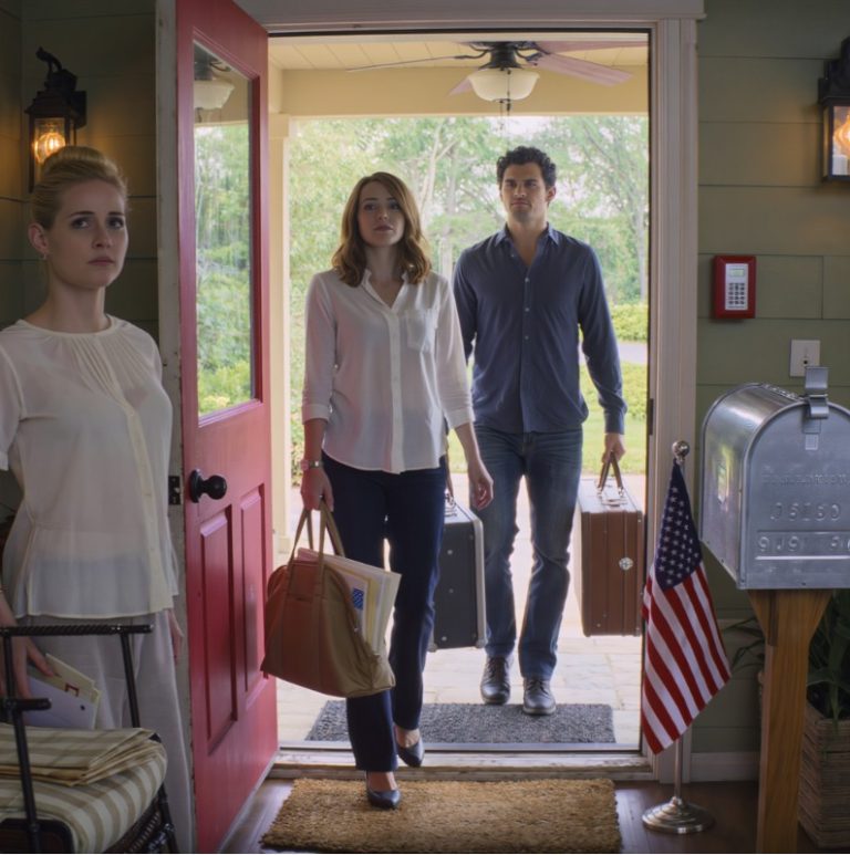 Po tym, jak moja rodzina odrzuciła mnie, gdy straciłam pracę, wrócili dwa lata później z walizkami, szydząc, że nie mam prawdziwej rodziny i że zabiorą mi dom. Więc nic nie powiedziałam, wyszłam na zewnątrz i zadzwoniłam pod numer 911.