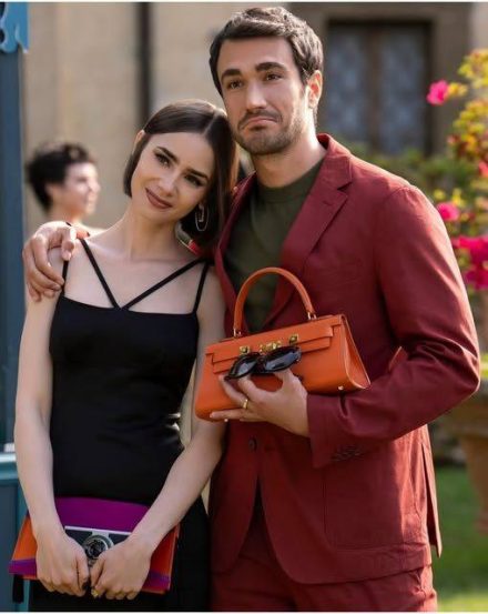 ILU Z WAS CHCE, ABY EMILY IN PARIS KONTYNUOWAŁO PROGRAM?