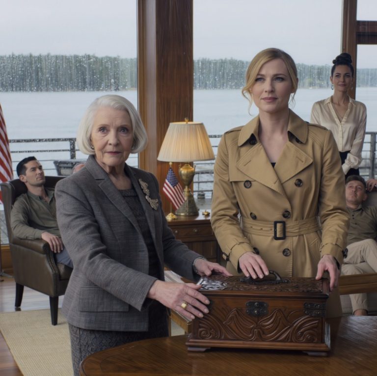 Synowa wyrzuciła mnie z własnego domu. Następnego dnia uśmiechała się jak zwycięzca. Ale wróciłem z kimś, kogo się nie spodziewała – i zapieczętowanym listem, który wszystko zmienił. Jej twarz zbladła.