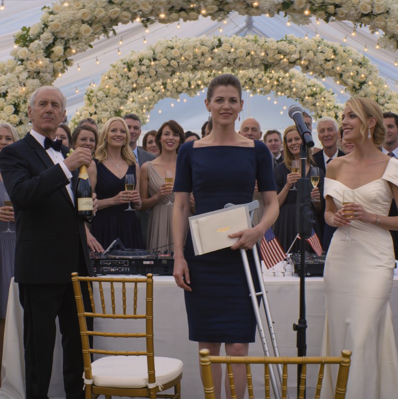 Obudziłam się po dziewięciogodzinnej operacji kręgosłupa i zobaczyłam siedemdziesiąt trzy nieodebrane połączenia — a potem na poczcie głosowej taty usłyszałam: „Sprzedaliśmy twoje mieszkanie, żeby zapłacić za ślub twojej siostry”.