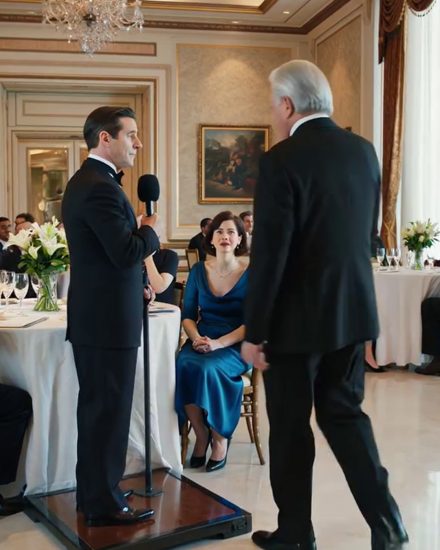 Pewnej nocy, kiedy mój mąż powiedział, że „mam szczęście, że mnie trzymał” przed 200 osobami, właściciel hotelu wyszedł z cienia i sięgnął po mikrofon