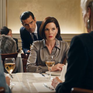 Myśleli, że cisza po policzku, jaki dała mi jego matka, była moim upokorzeniem… ale siedzieli w restauracji, której byłam sekretną właścicielką, i jedli kolację sfinansowaną z fortuny, którą zgromadziłam dzięki nazwisku mojego męża