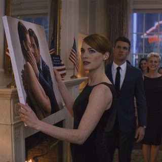 Macocha mojego męża wysyłała mi intymne zdjęcia z nim i obelgi, więc milczałam, kazałam wydrukować zdjęcie w dużym formacie i powiesiłam je na środku salonu podczas rodzinnego spotkania.