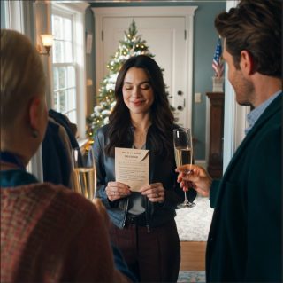 Przez 15 lat wysyłałem rodzicom 4000 dolarów miesięcznie. W zeszłe Boże Narodzenie podsłuchałem, jak mama mówi do mojej cioci: „Jest nam winna. Wykarmiliśmy ją przez 18 lat”. Nie powiedziałem ani słowa. Wyciągnąłem telefon i wykonałem jeden telefon. W Sylwestra w końcu dowiedzieli się, jak bardzo jestem „spłukany”…