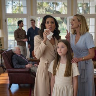 Mój tata zażądał, żebym oddał oszczędności na studia mojej córki “utalentowanej” synowi mojego brata—”On idzie na Yale. Twoje dziecko jest przeciętne.” Powiedziałem nie, a siostra odpowiedziała, plując mi w twarz w salonie ojca.