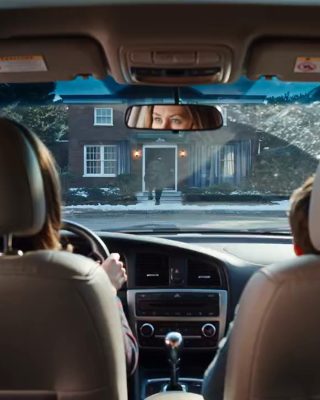 Kiedy mój mąż wsiadał do samolotu, mój 6-letni syn szepnął: „Nie możemy wrócić do domu”. Tej nocy widziałam, jak dwóch nieznajomych otwiera nam drzwi wejściowe swoimi kluczami.