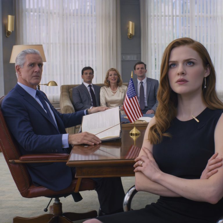 Mój dziadek miliarder zostawił mi cały swój 6-miliardowy majątek… ale moi rodzice, którzy wydziedziczyli mnie finansowo, gdy miałem osiemnaście lat, pojawili się na rozprawie z uśmiechem i słowami: „Oczywiście, wszystkim się zajmiemy”. Oczekiwali, że oddam im kontrolę, jak zawsze. Potem sędzia odwrócił kartkę… i ich uśmiechy zniknęły.