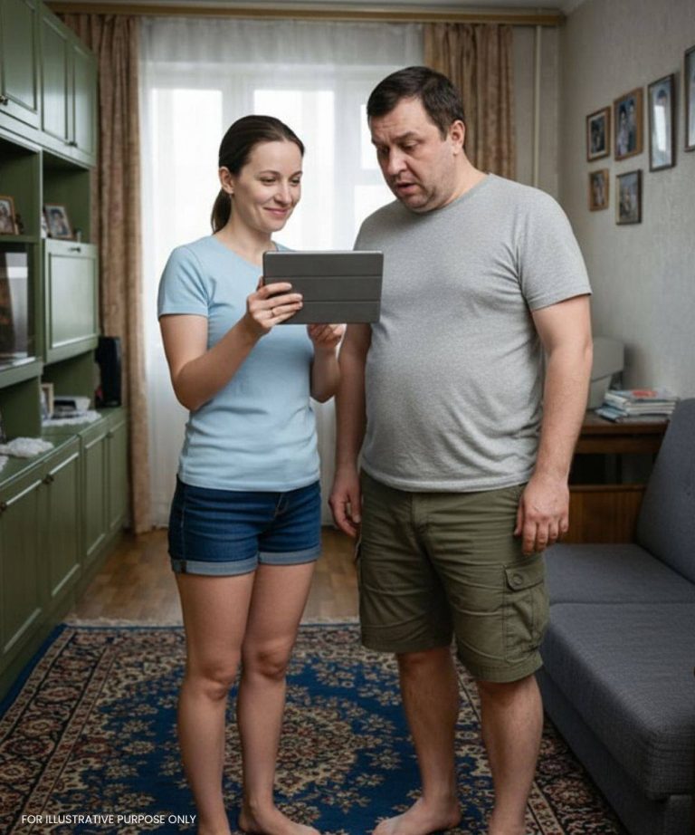 Przed wyjazdem służbowym zapomniałam wspomnieć mężowi, że kamera w salonie została naprawiona. Kiedy wróciłam i obejrzałam nagranie, byłam w szoku, widząc, co tak naprawdę działo się w naszym domu.