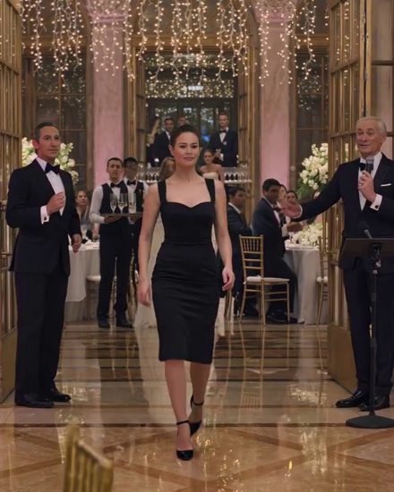 Na weselu mojej siostry tata kazał mi usiąść z obsługą i zażartował: „Przynajmniej jesteś ubrana odpowiednio do serwowania drinków”.