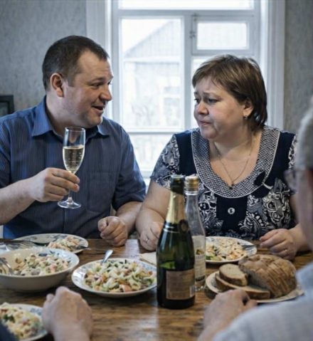 Upokorzył żonę przy świątecznym stole. Jej odpowiedź była bezlitosna