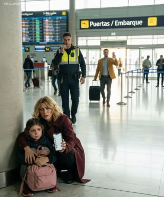 Moja ośmioletnia córka została porzucona na lotnisku, podczas gdy reszta mojej rodziny wsiadała do samolotu do Disneylandu. Na czacie naszej grupy rodzinnej pojawiła się wiadomość: „Przyjedźcie ją odebrać. Wchodzimy na pokład”. Potem mama dodała bez cienia ciepła: „Nie próbujcie robić nam przykrości. Ona musi dostać nauczkę”.