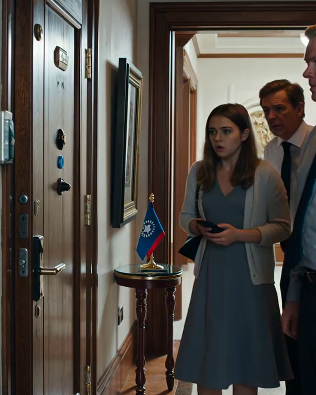 W tajemnicy kupiłem luksusowy apartament – ​​podczas lunchu moja mama oznajmiła, że ​​moja siostra wprowadza się do mnie, a dwa tygodnie później, gdy zapukali do moich drzwi, system bezpieczeństwa zgotował im głośną niespodziankę