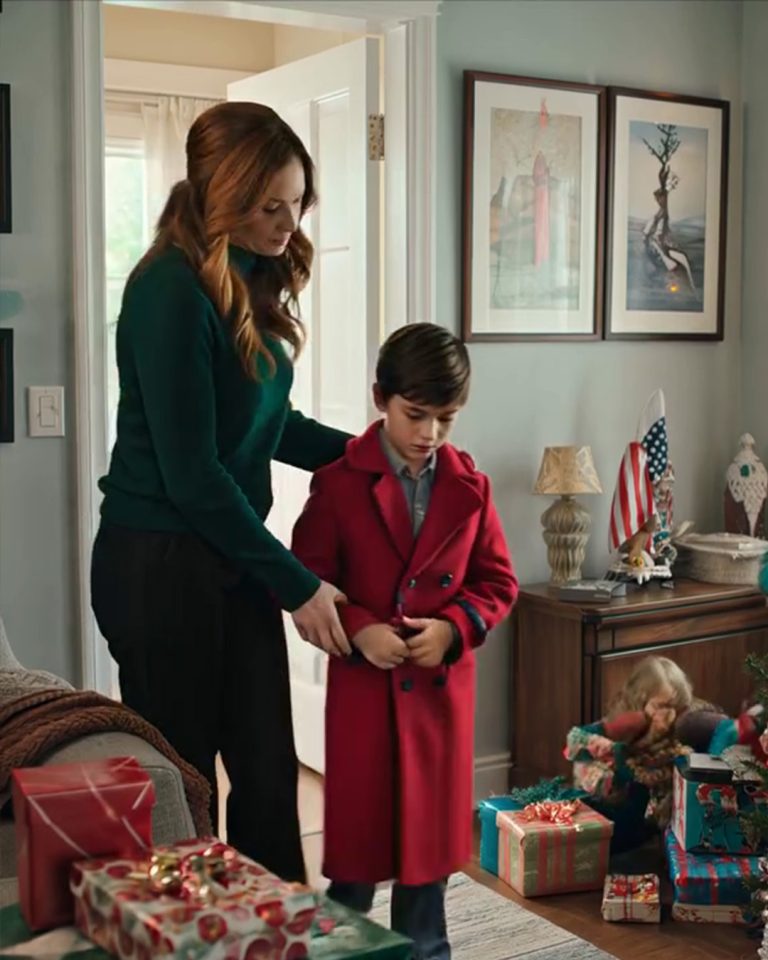 Zabrałem mojego 7-letniego syna do domu na rodzinne przyjęcie świąteczne. Dzieci mojej starszej siostry dostały 36 prezentów, a mama „zapomniała” dać prezent mojemu synowi. Nic nie powiedziałem i po cichu wyprowadziłem go na zewnątrz. Wróciłem do domu i przejrzałem cały testament; wieczorem ekran mojego telefonu wciąż wyświetlał 180 nieodebranych połączeń.