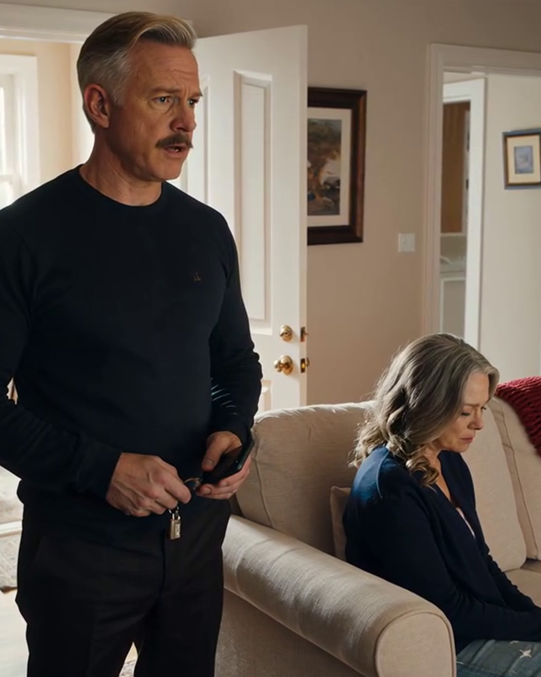 Wróciłem do domu i zobaczyłem moją żonę siedzącą bez sił, z duszącym się gardłem, niezdolną do mówienia. Moja córka wyszła i powiedziała: „Kiedy przyszłam, mama już tak wyglądała, nie wiem, co się stało”. Ale kiedy otworzyłem kamerę, żeby to obejrzeć jeszcze raz,