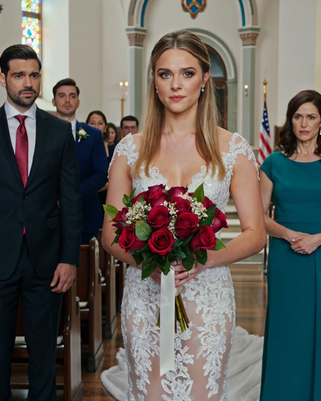 Moja matka przekroczyła granicę z moim narzeczonym w noc przed ślubem – a mimo to szłam do ołtarza w milczeniu. Ale kiedy pastor zapytał, czy biorę go „na dobre i na złe”, wzięłam mikrofon, odwróciłam się do wszystkich i wypowiedziałam jedno zdanie, które sprawiło, że cały kościół ucichł…