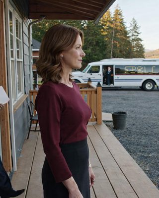 Cztery miesiące po tym, jak pochowałam męża, przed moim domem zatrzymała się duża ciężarówka przeprowadzkowa